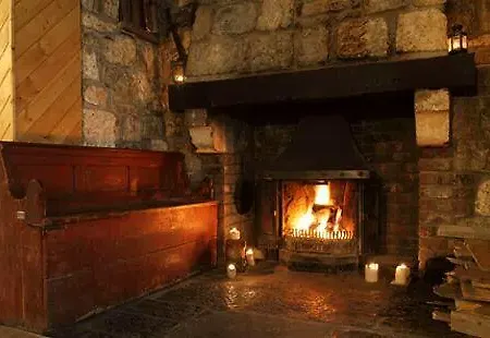 Inn Skellys *